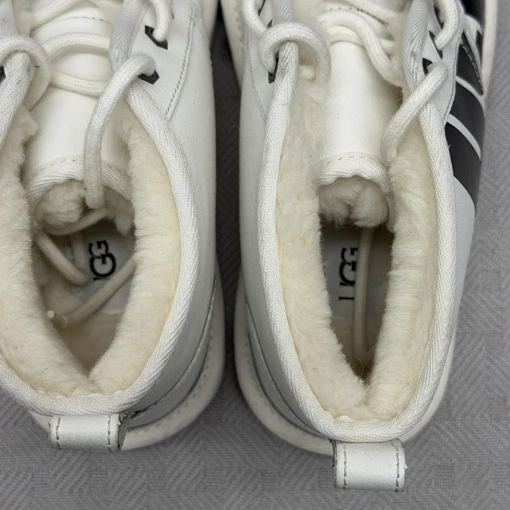 UGG Chukka Boots Mens Size 7 White Leather Logo Ankle Shearling Lined 1129470‎